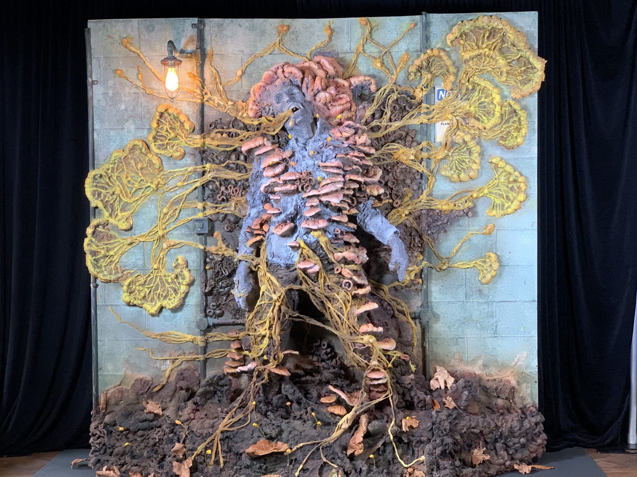 Last Of Us Sculpture by 1800 Projects