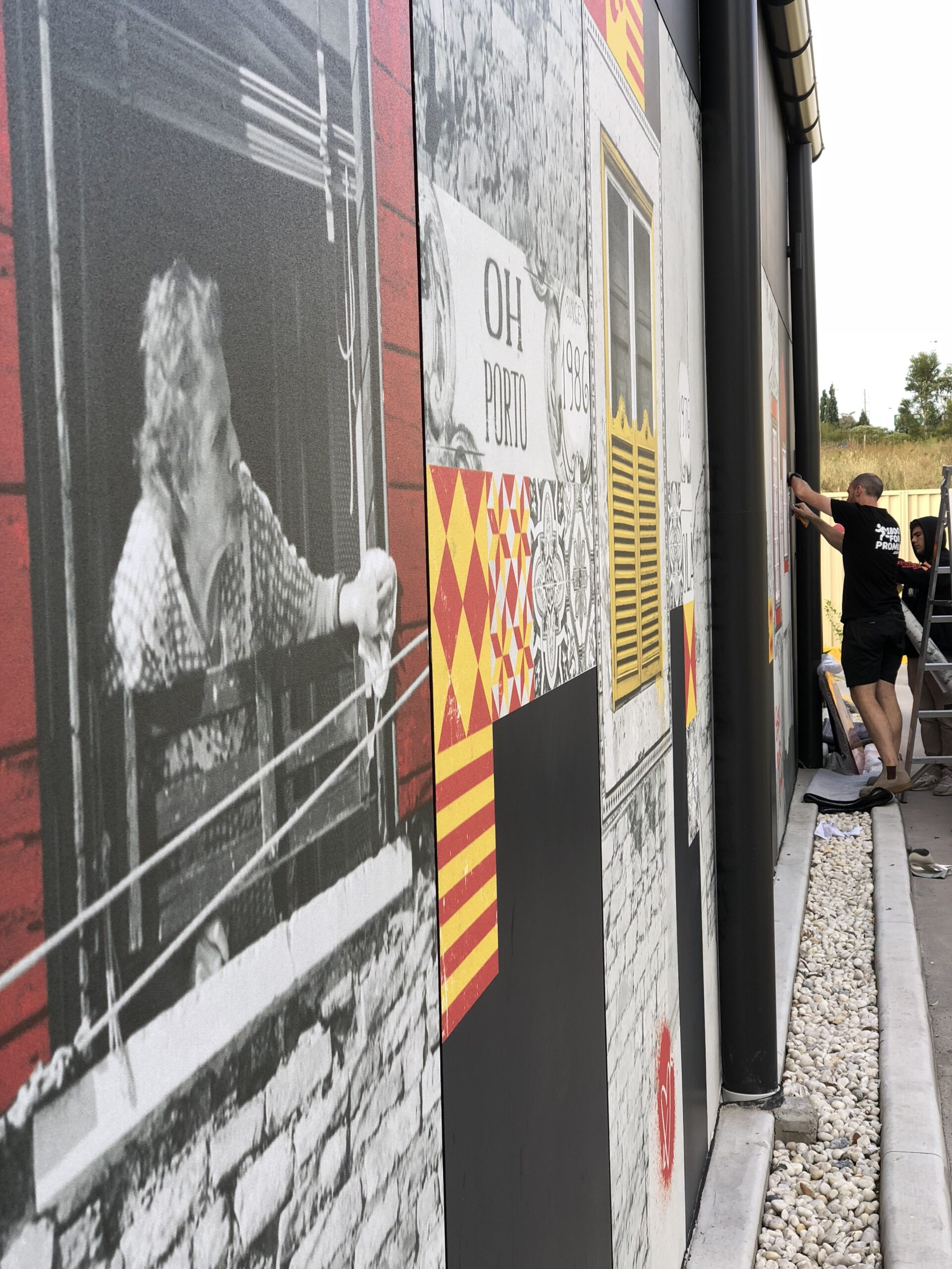 Applying Printed Graphics To Walls