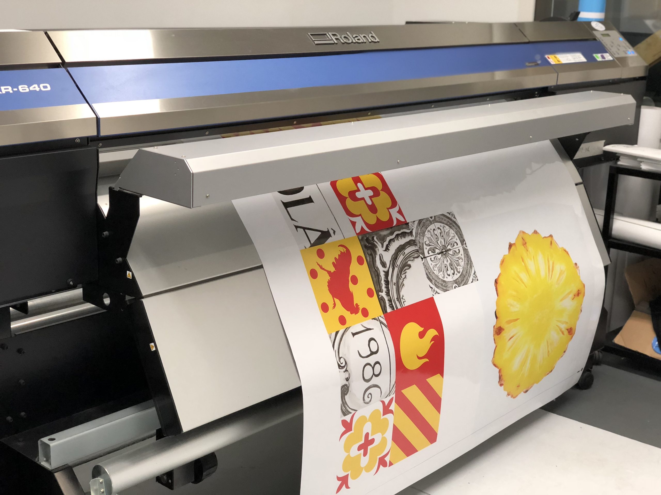 Our Roland XR 640 Solvent Printer with Duel CMYK is the perfect workhorse