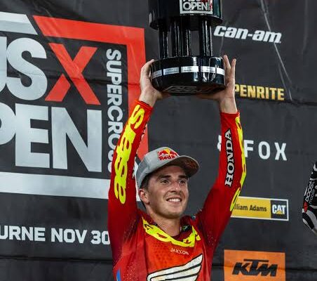 Aus X open trophy insitu